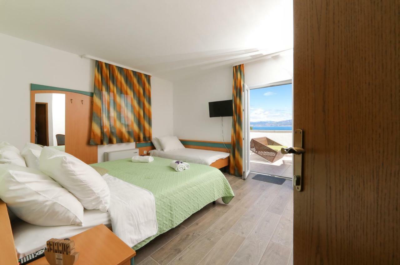 Downtown Private Rooms Mandic Supetar Exterior foto