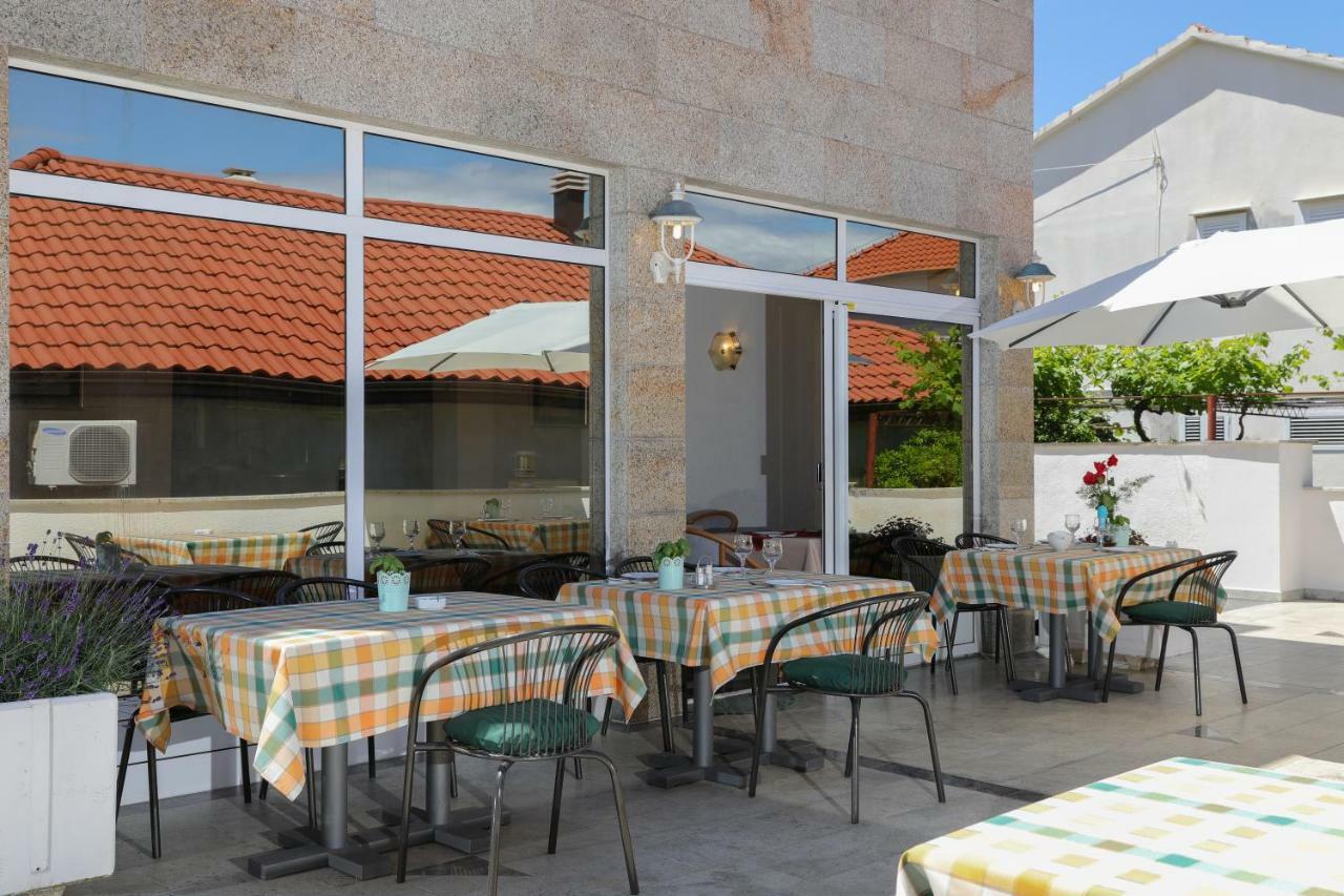 Downtown Private Rooms Mandic Supetar Exterior foto